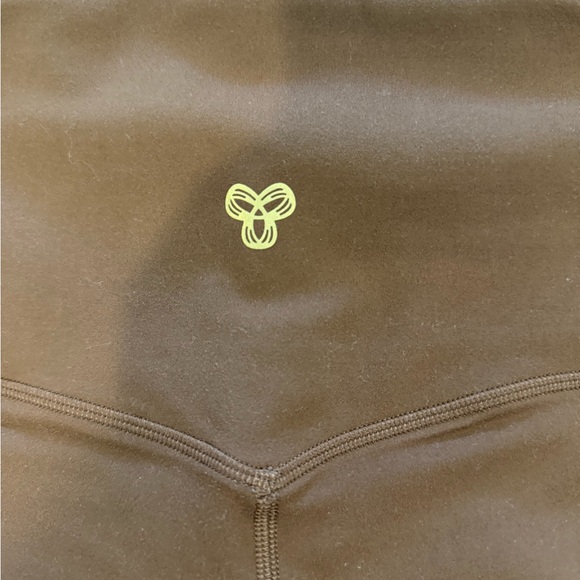 Aritzia Golden leggings - Picture 3 of 3